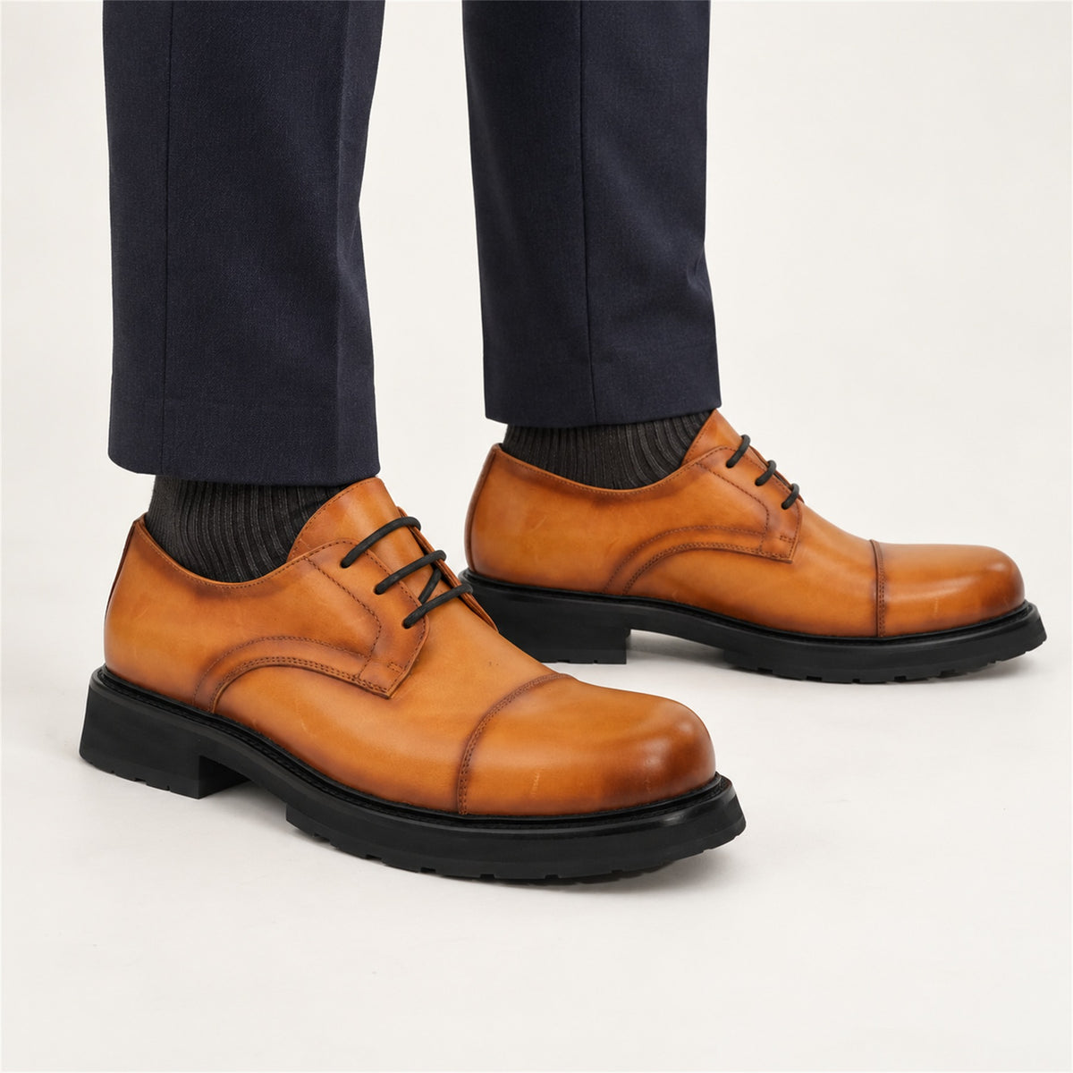 DIVINCH 6501A brown calfskin cap-toe Derby shoes worn with navy trousers