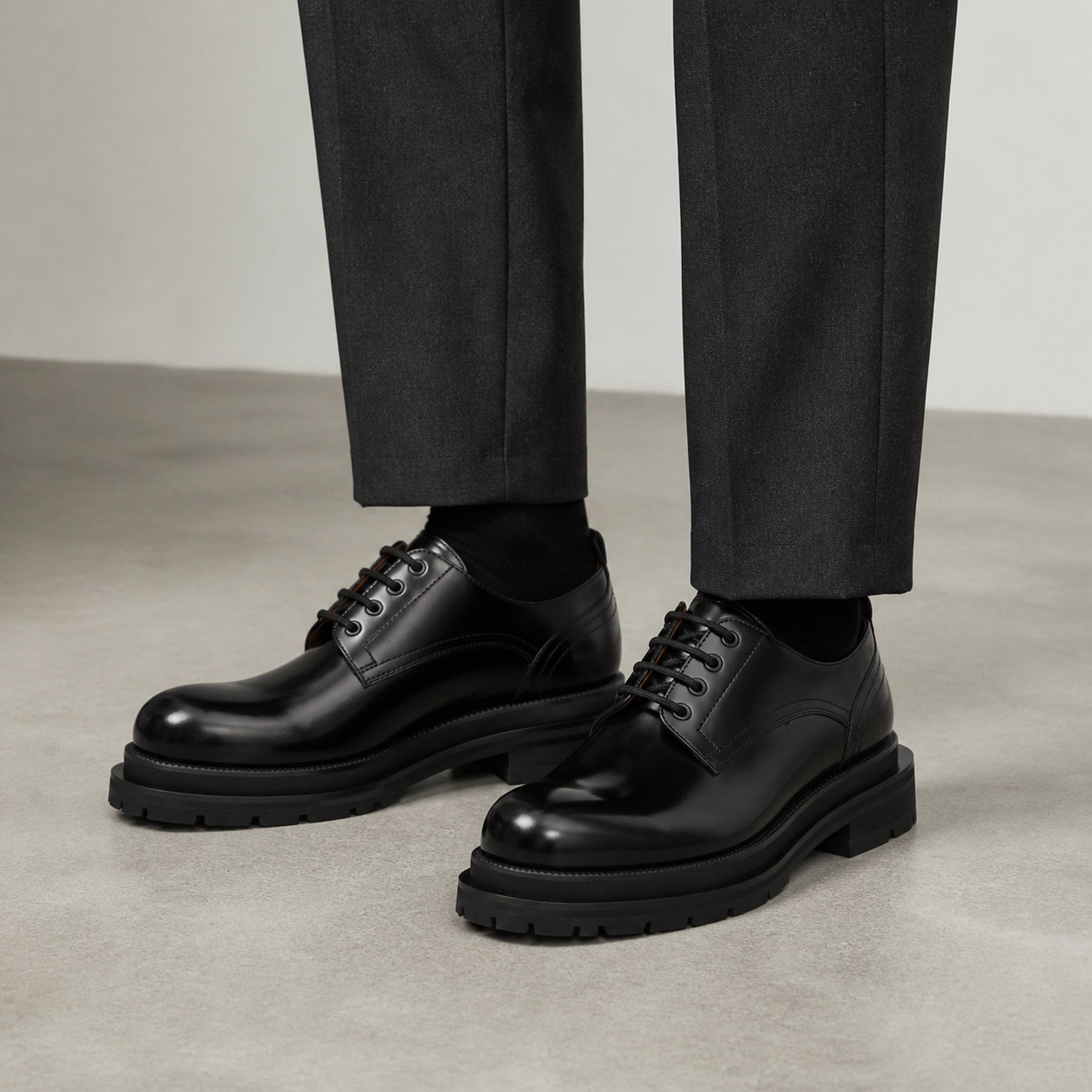 DIVINCH black polished lug sole derby shoes on foot