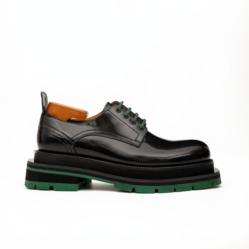 DIVINCH 8222KB-L black derby shoe side profile with green laces and green lug sole