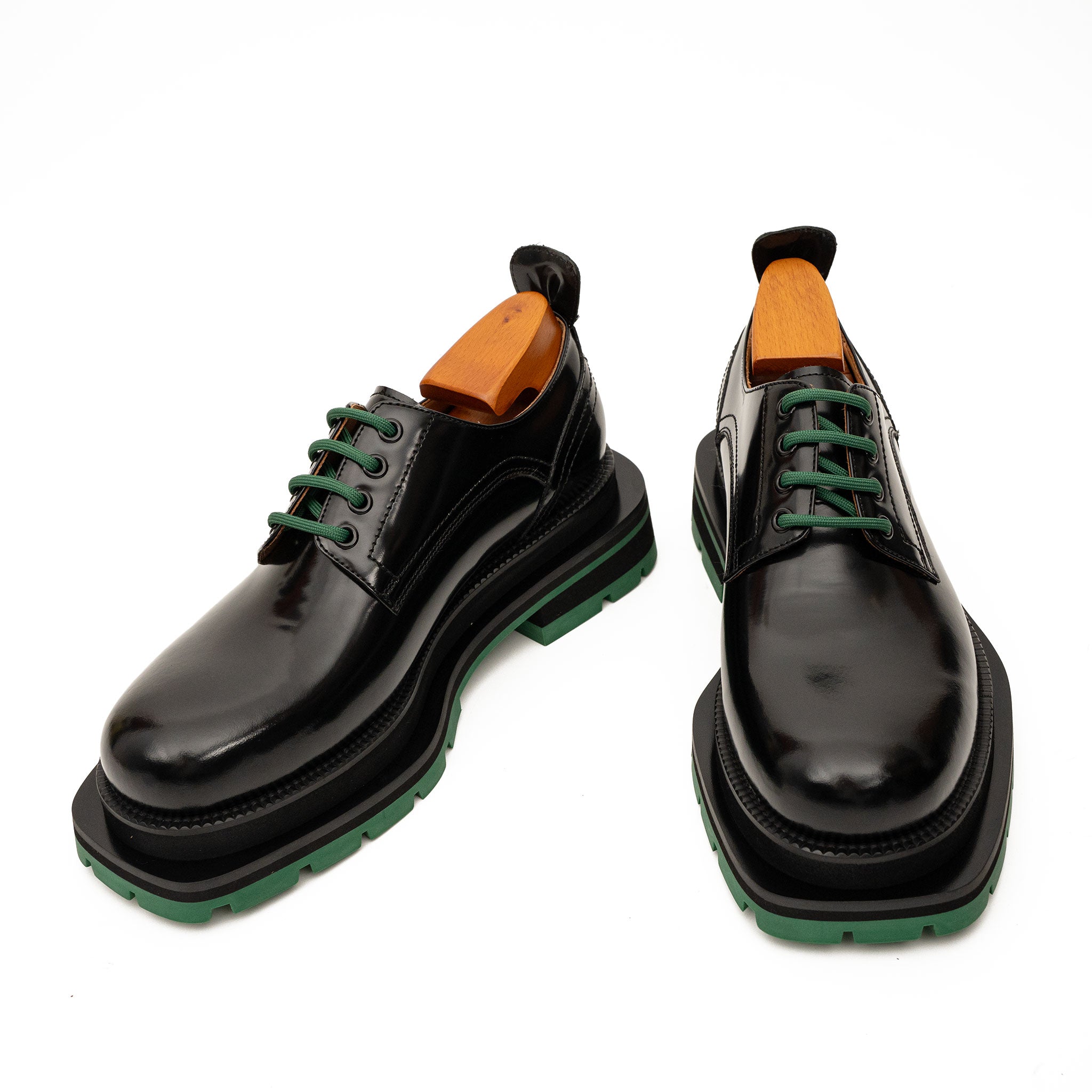 DIVINCH 8222KB-L black derby shoes top and front view with green laces