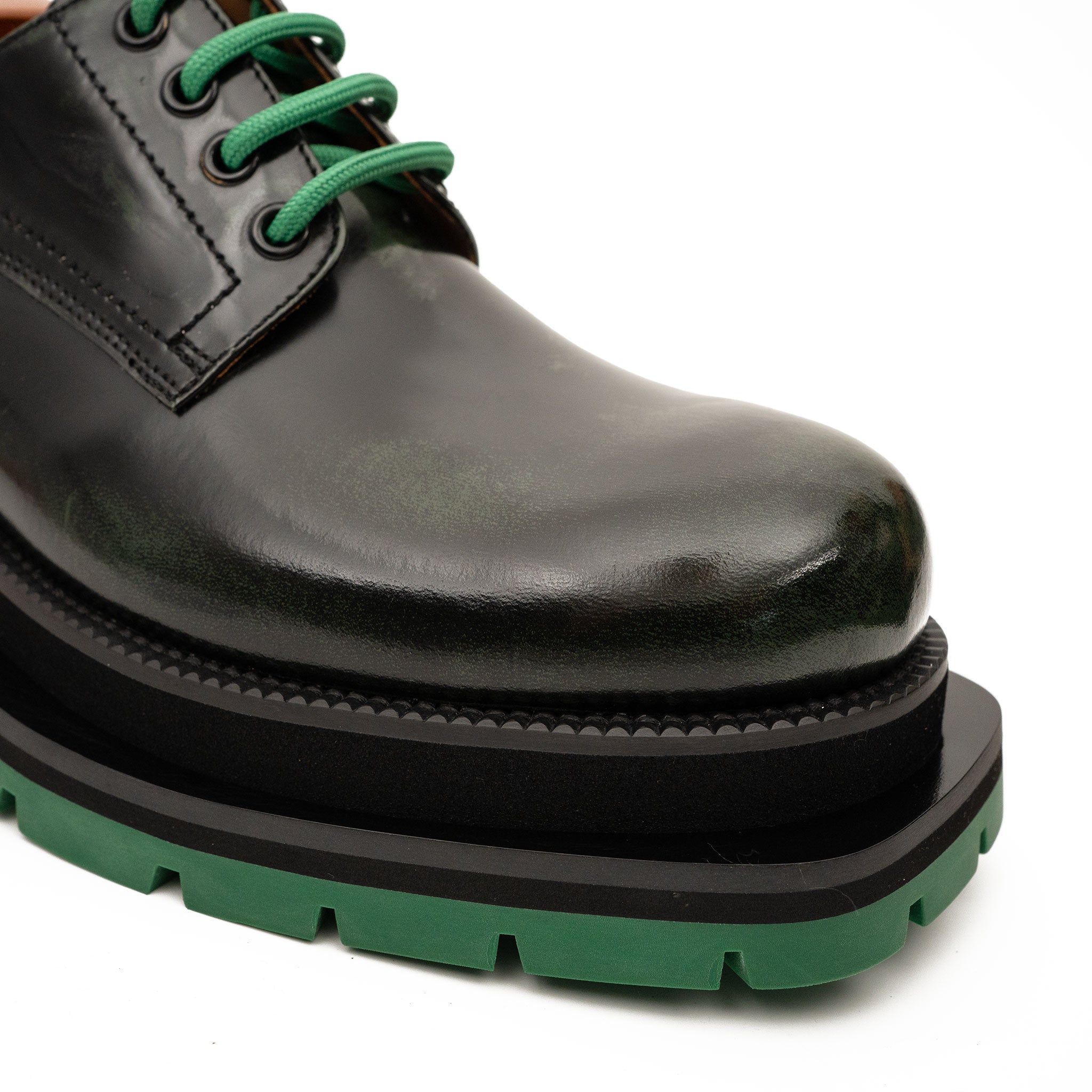 DIVINCH 8222KD-L black green platform derby toe and sole detail