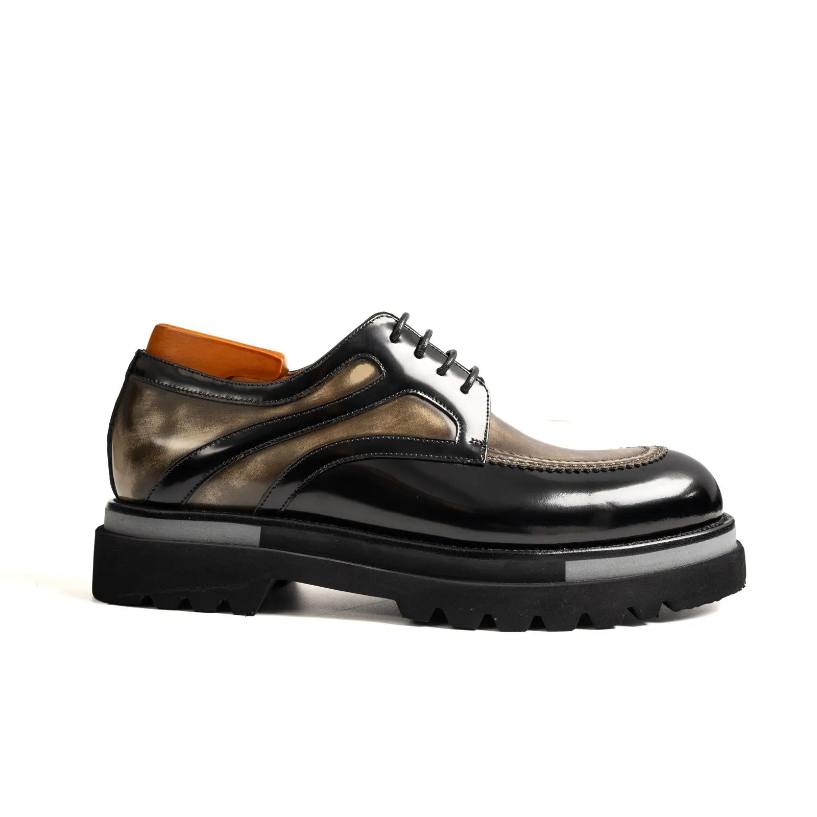 Antique Gold Polished Moc-Toe Lug Derby Divinch