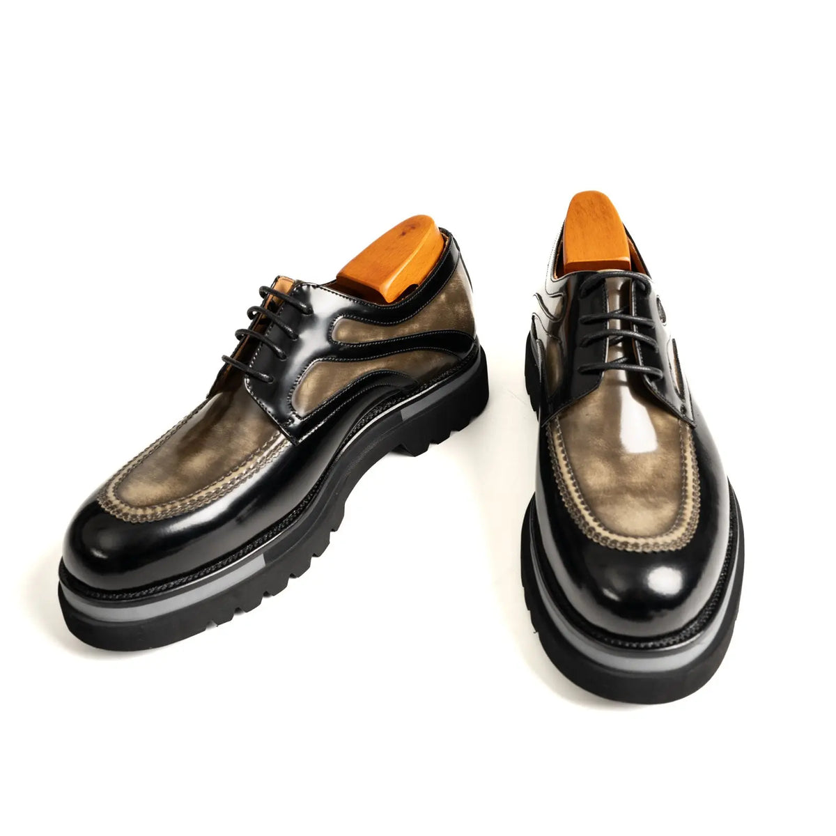 Antique Gold Polished Moc-Toe Lug Derby Divinch