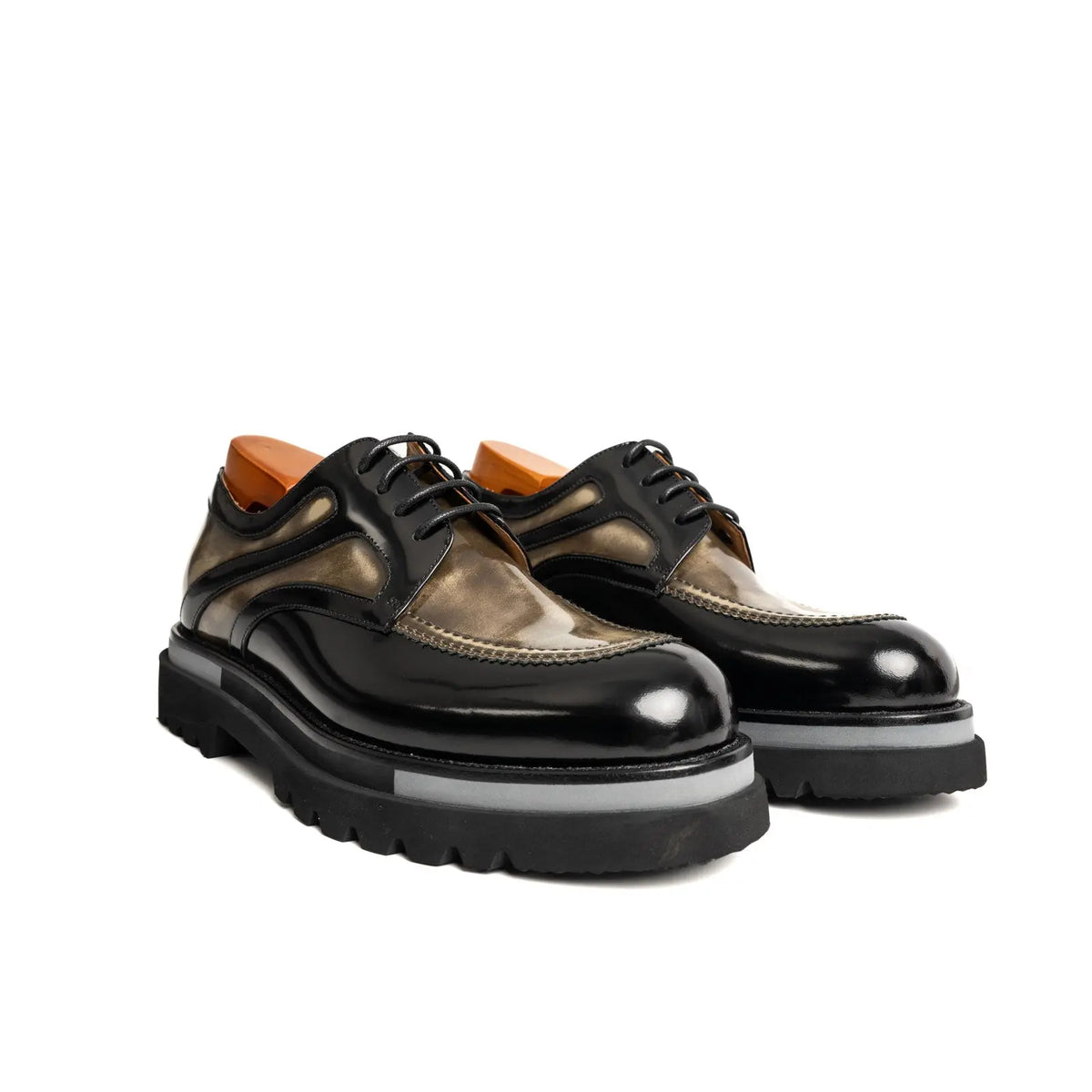 Antique Gold Polished Moc-Toe Lug Derby Divinch