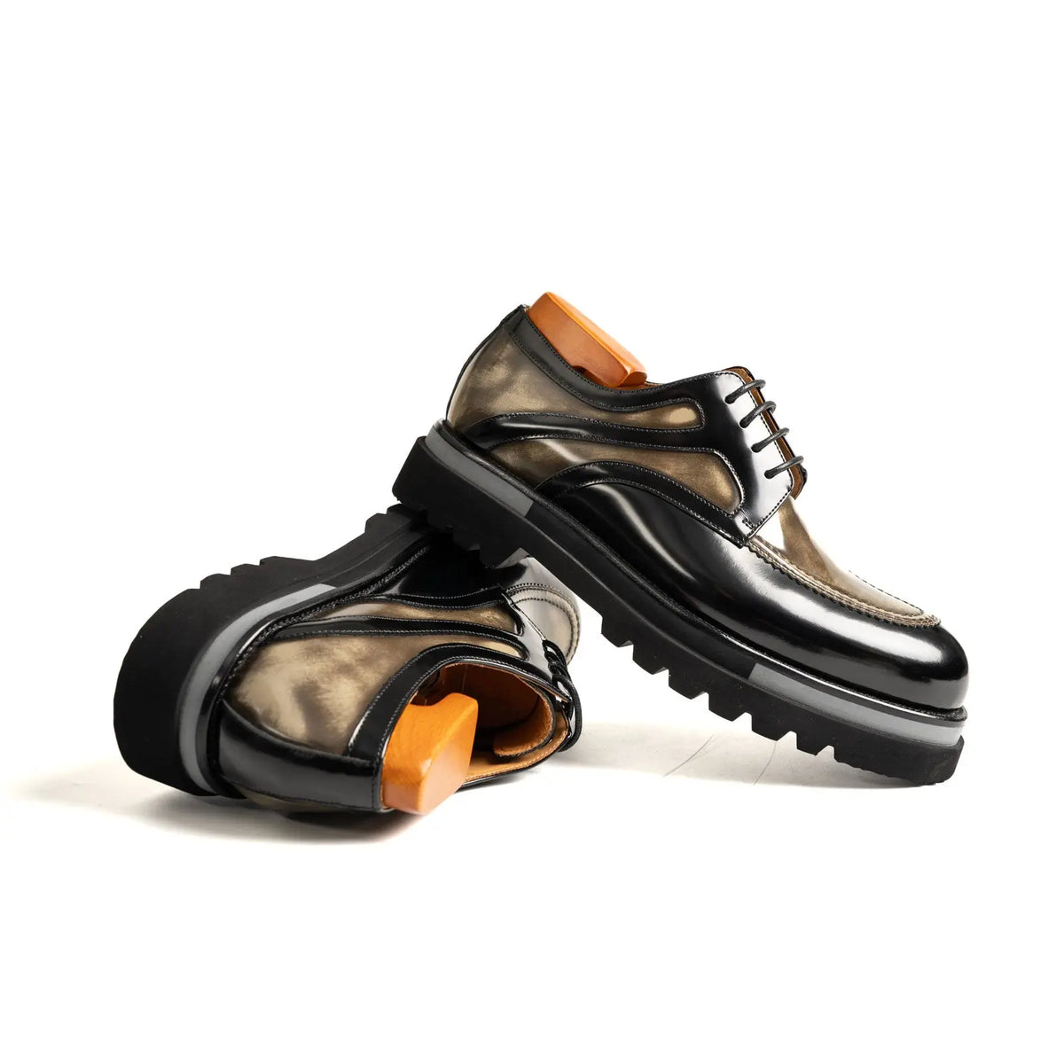 Antique Gold Polished Moc-Toe Lug Derby Divinch