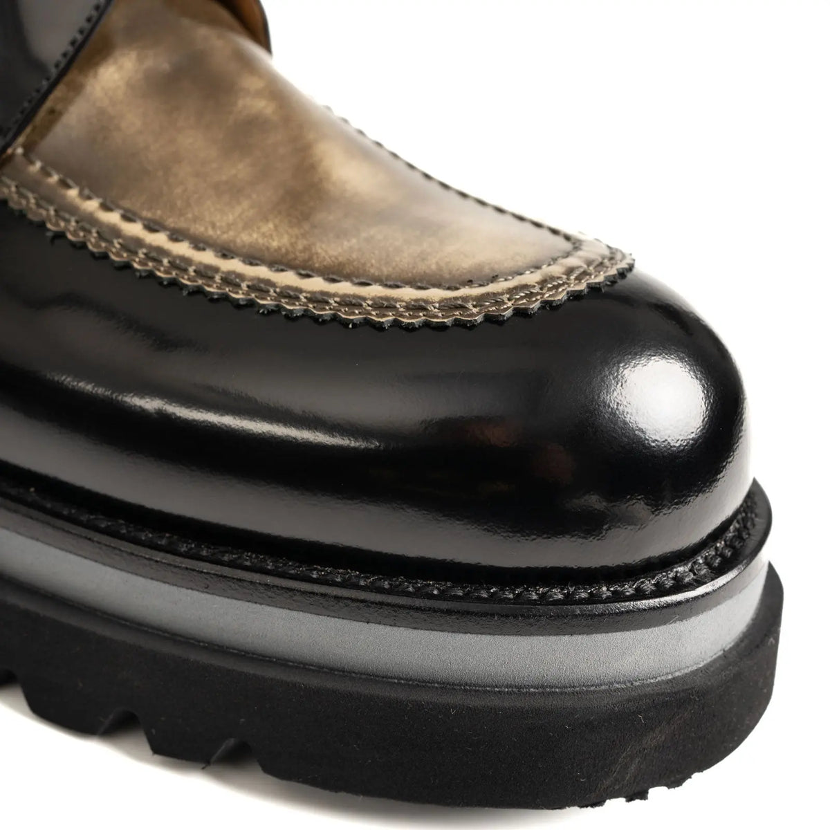 Antique Gold Polished Moc-Toe Lug Derby Divinch