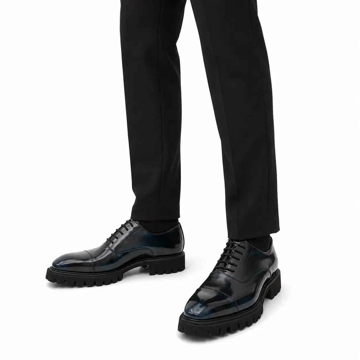 Oxford com sola de cravos preto e azul