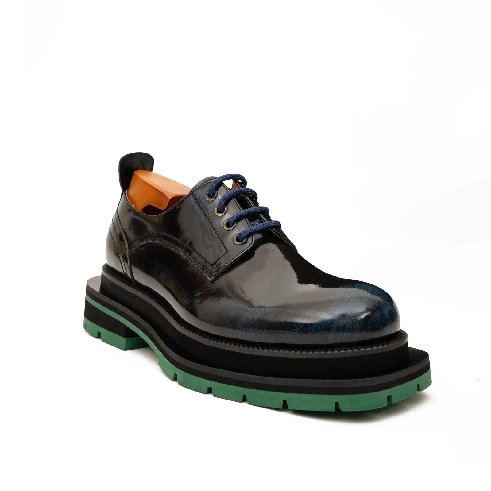 DIVINCH 8222KC-L black patent derby shoe front three-quarter view