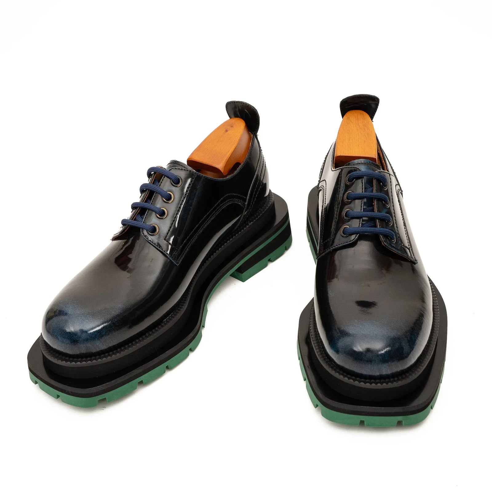 DIVINCH 8222KC-L black patent derby shoes top and front view with blue laces