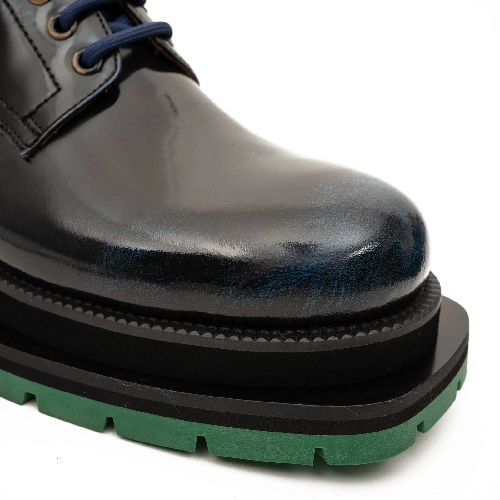 DIVINCH 8222KC-L black patent derby shoe toe and glossy finish detail
