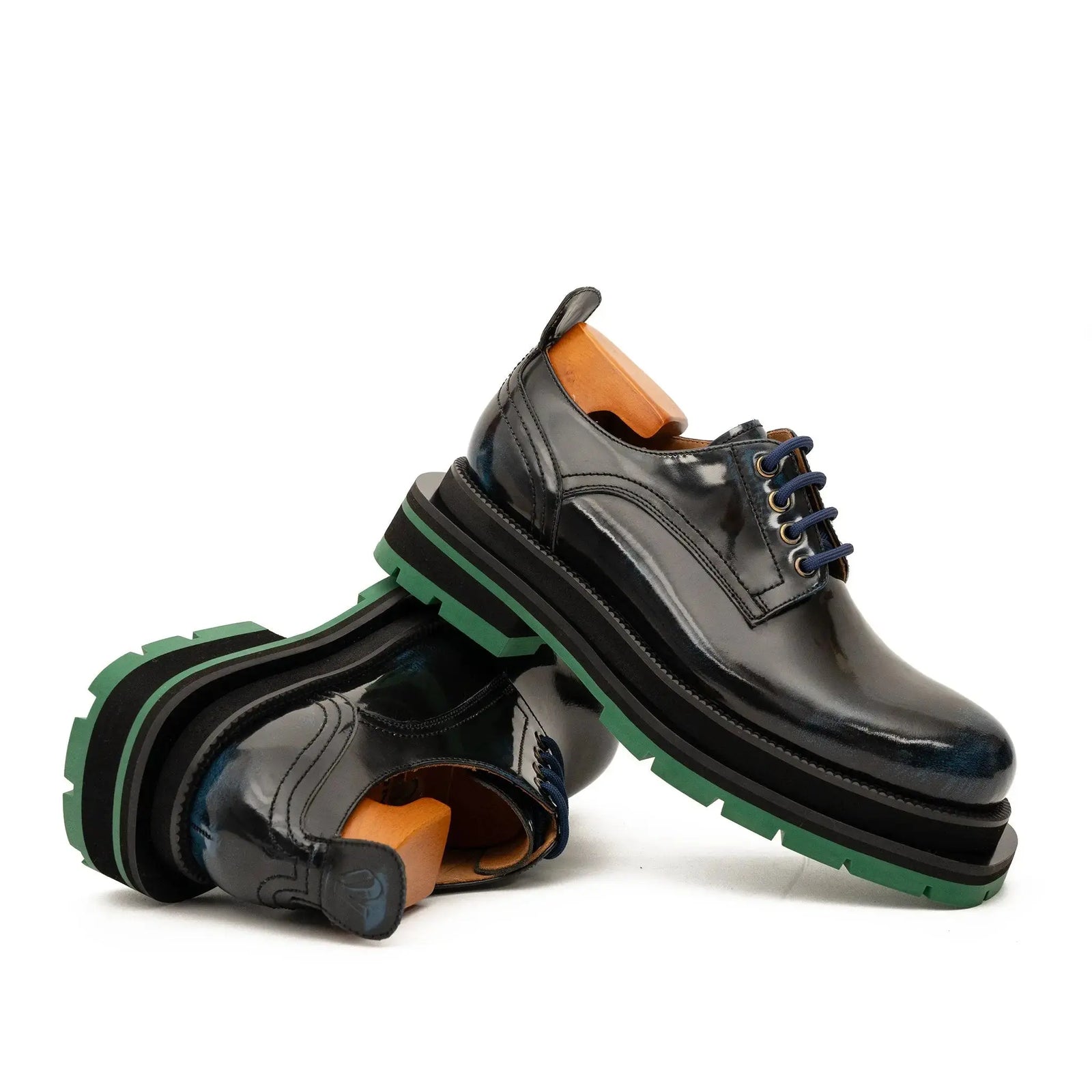 DIVINCH 8222KC-L black patent derby shoes dynamic pair angle with green lug sole