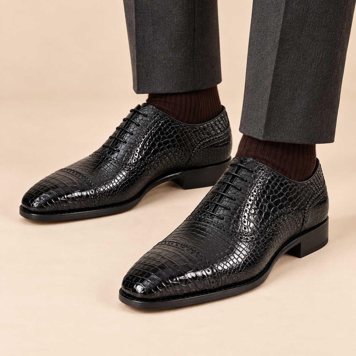 Black Cap-Toe Oxford Shoes with Scale-Pattern Texture — DIVINCH hero