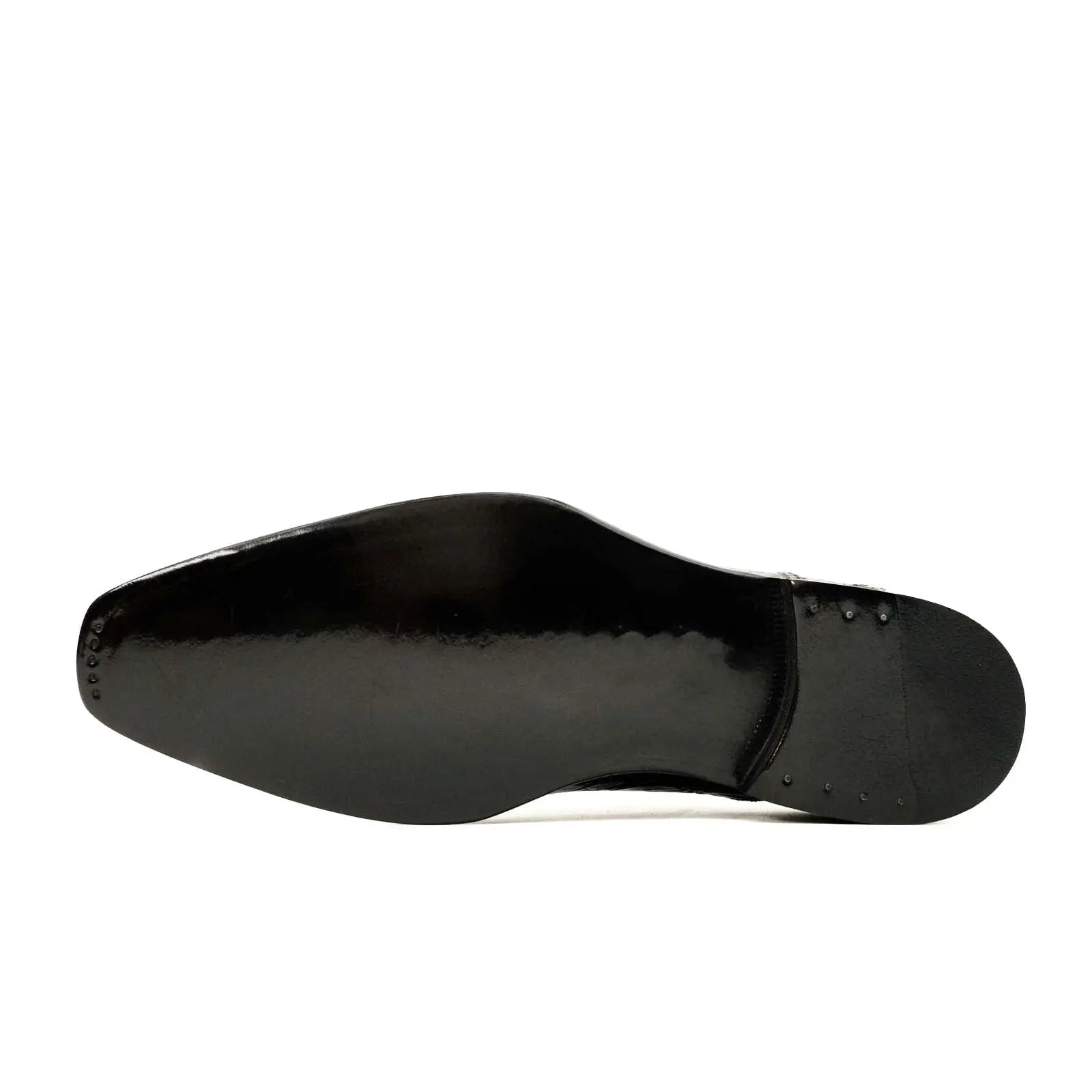 Scarpa elegante nera con texture effetto coccodrillo