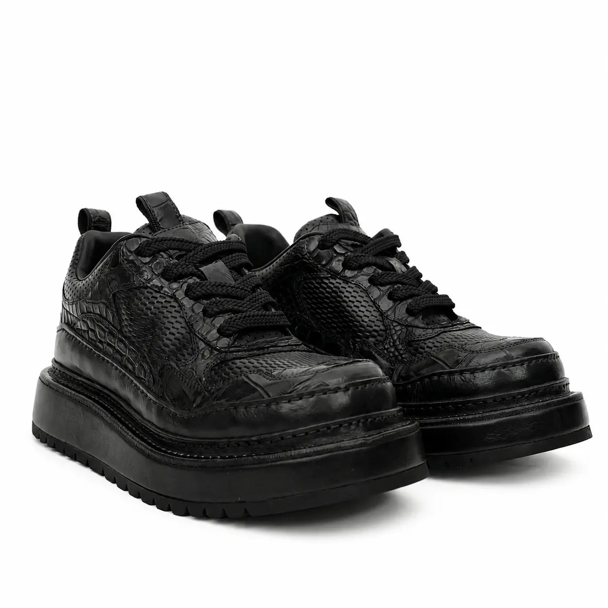 Sneaker con plateau nero effetto coccodrillo