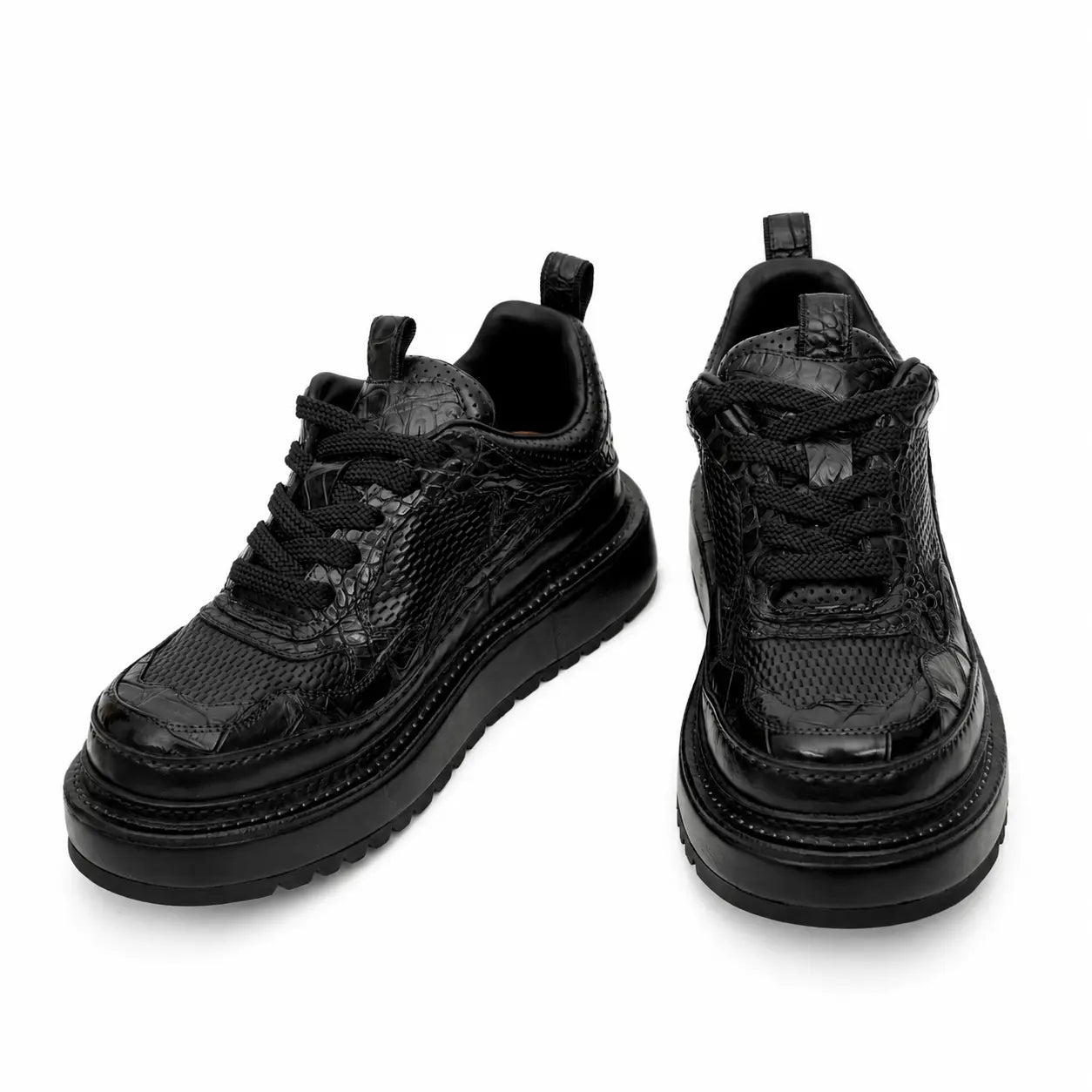 Sneaker con plateau nero effetto coccodrillo