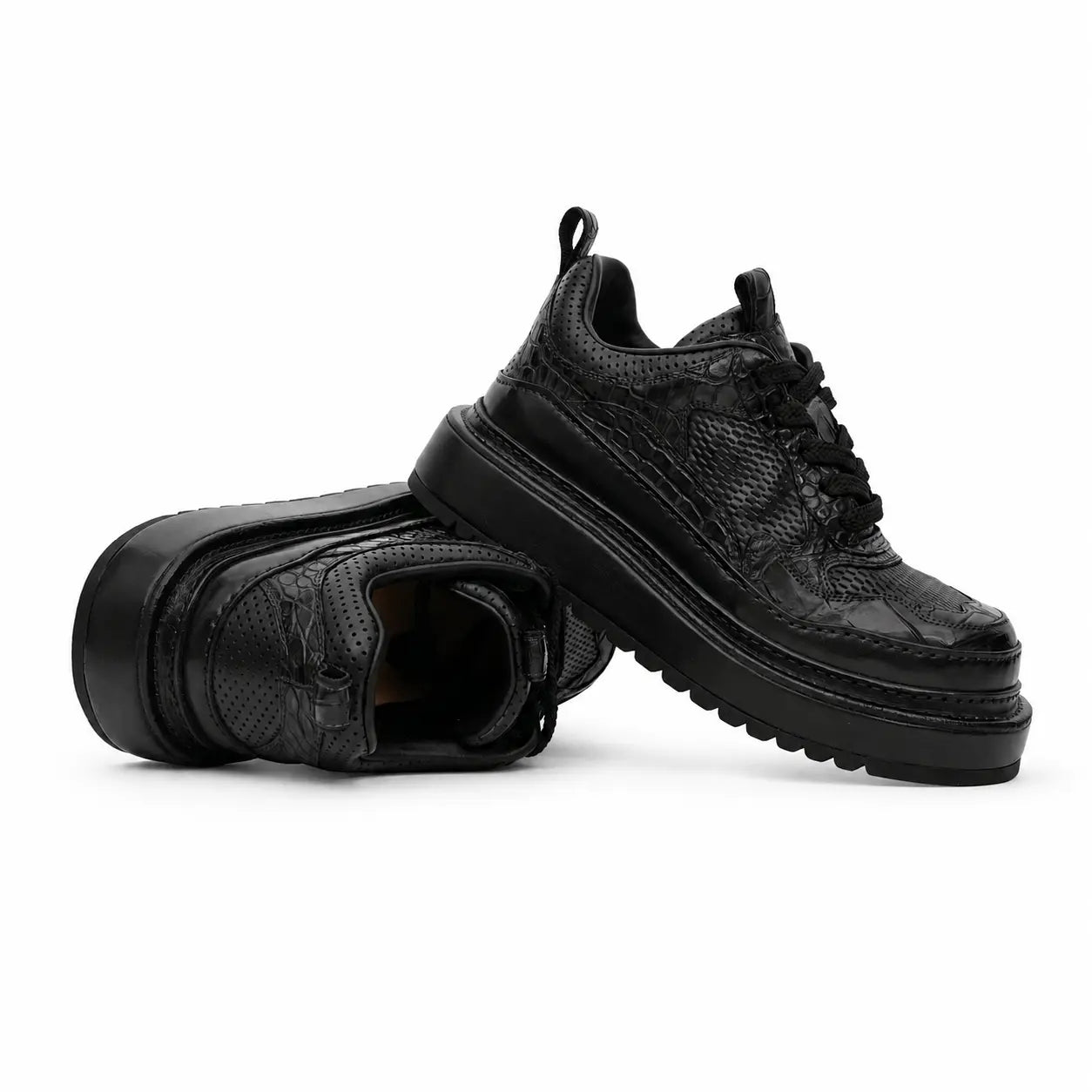 Sneaker con plateau nero effetto coccodrillo