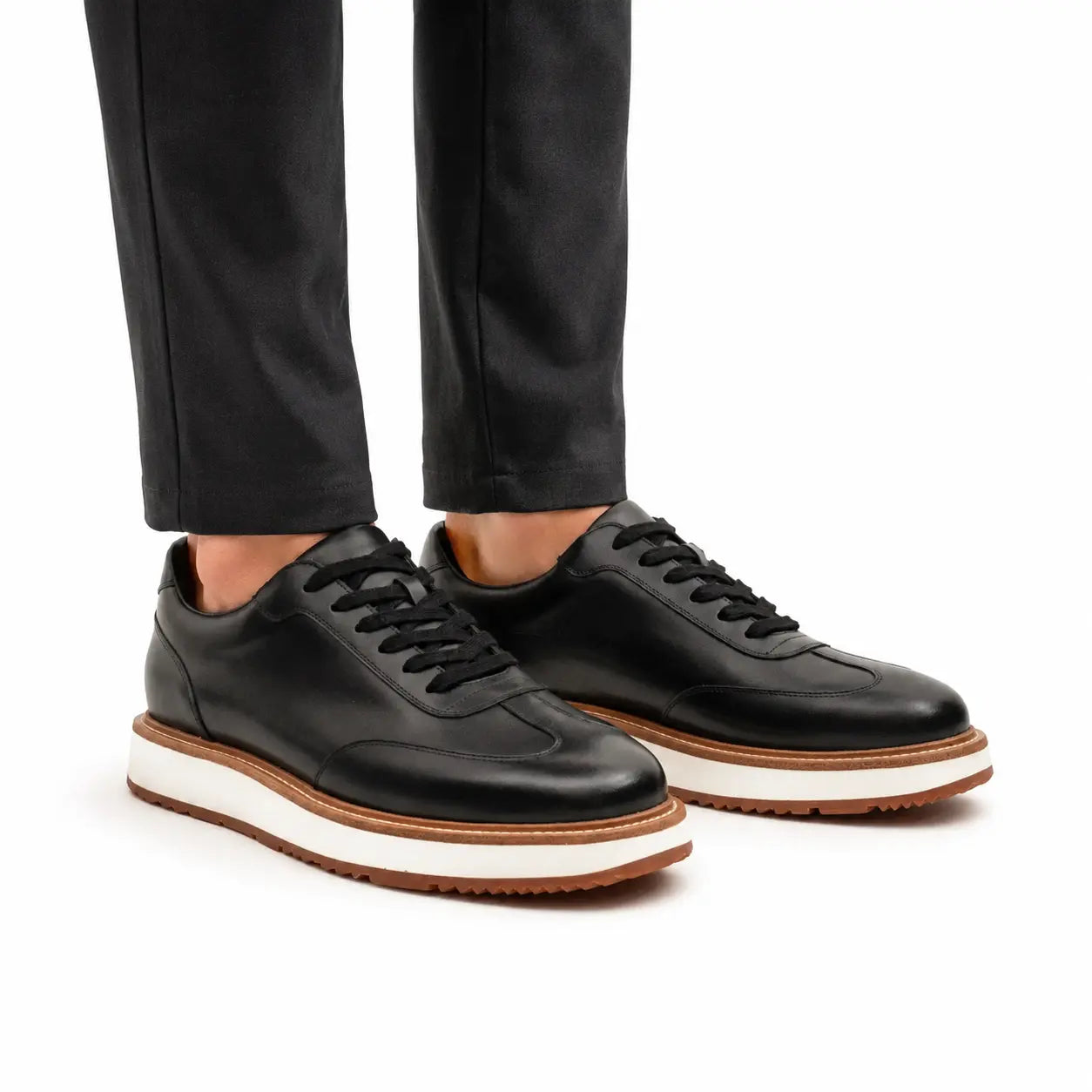 Schwarze Schnürschuhe mit Plateausohle aus Leder