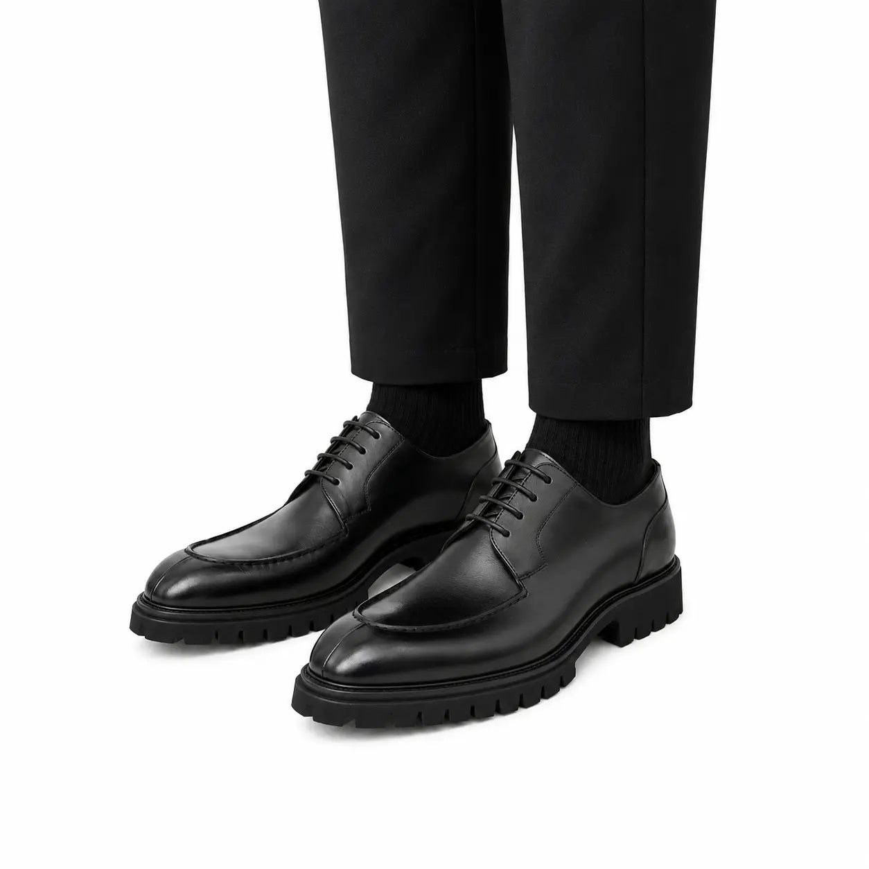 Sapatos Derby Preto em Couro de Bezerro com Sola Grossa