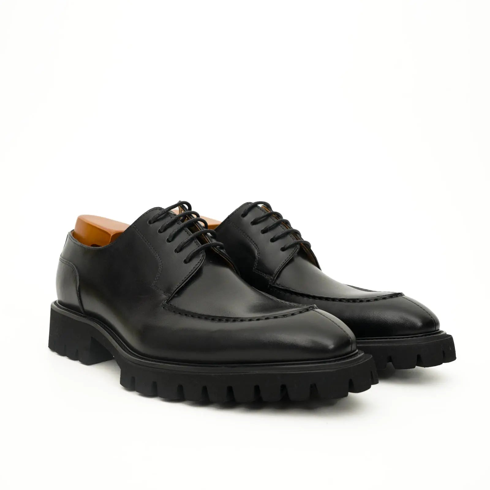 Black Lug Sole Apron Derby Divinch