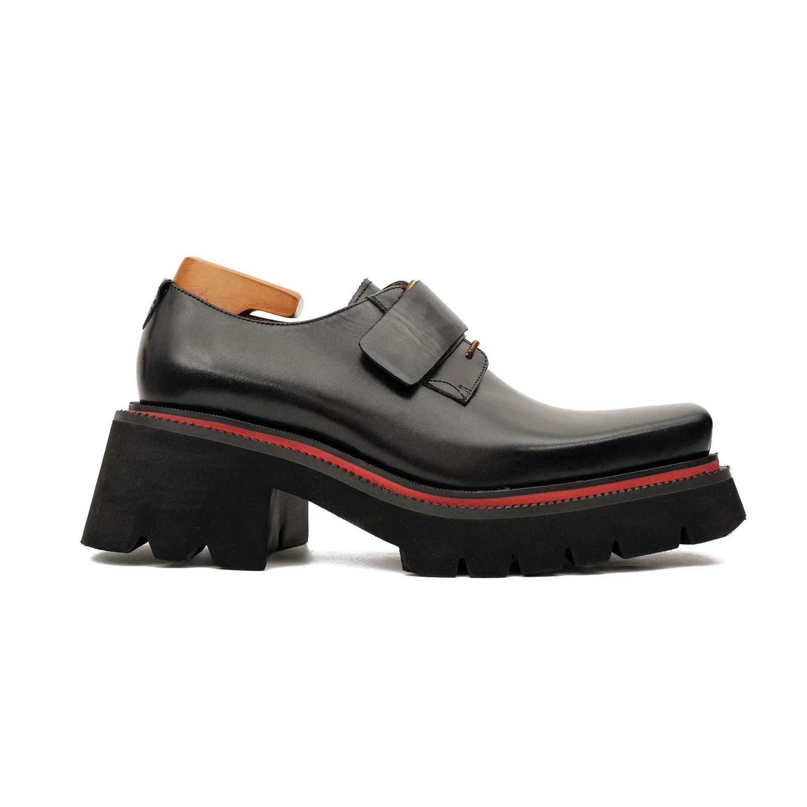 DIVINCH 5037B black lug sole strap shoes white background side view