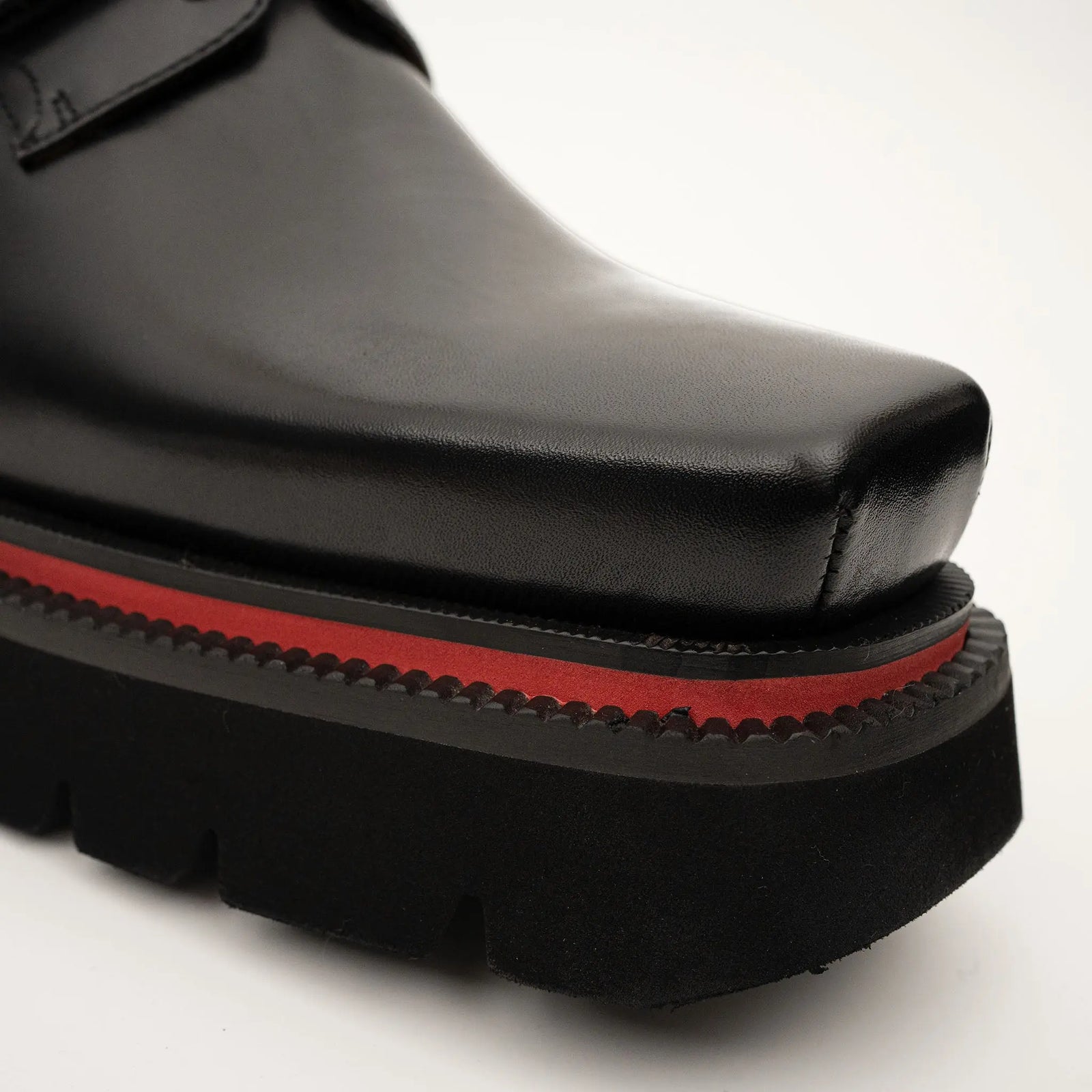 DIVINCH 5037B black lug sole strap shoes toe and sole detail