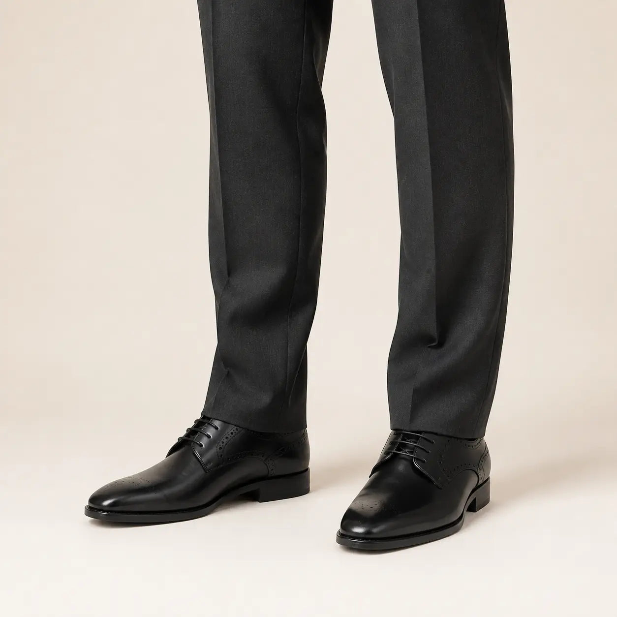 DIVINCH Black Medallion Oxford — on-foot studio view