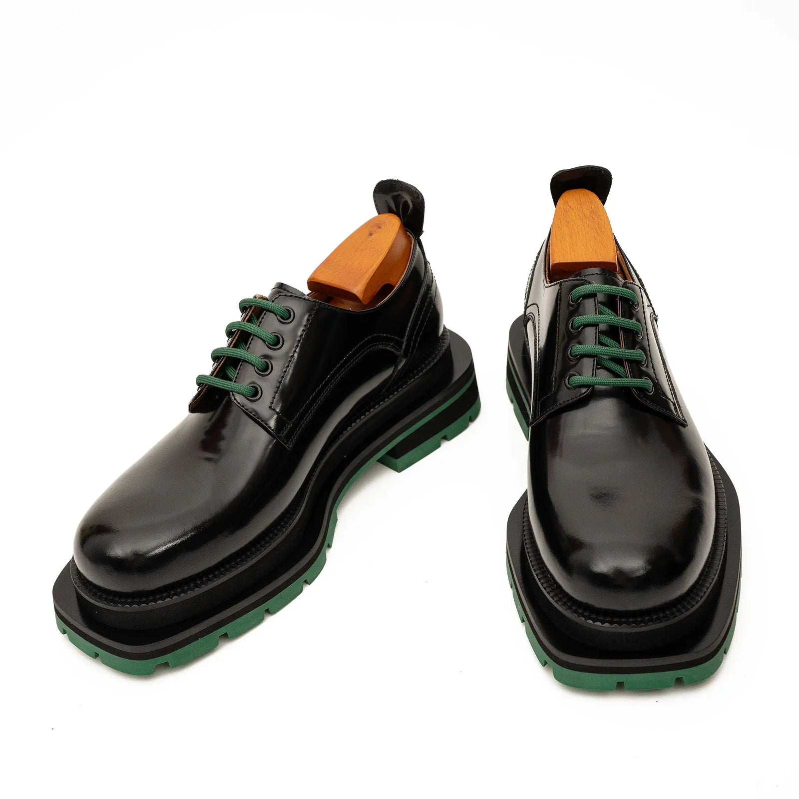 DIVINCH 8222KB-L black derby shoes top and front view with green laces
