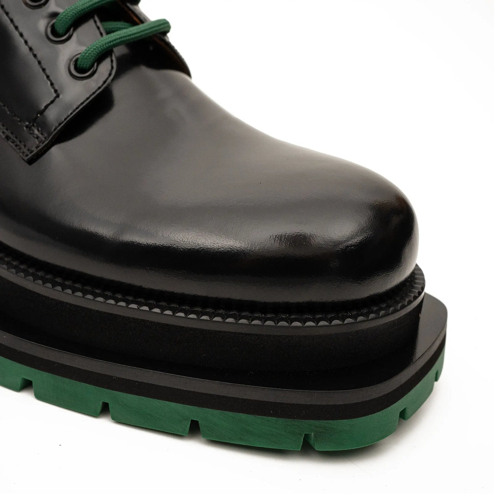 DIVINCH 8222KB-L black derby shoe toe and glossy finish detail