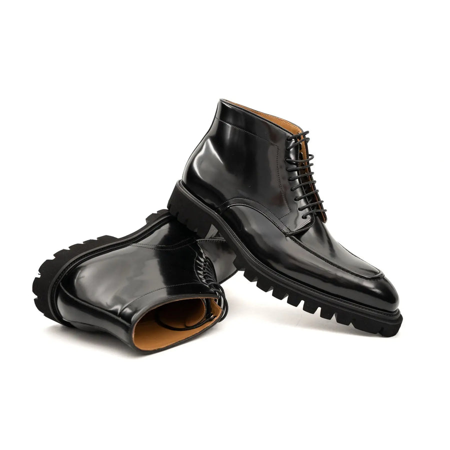 Schwarze Patentspitze mit Profilsohle Stiefel