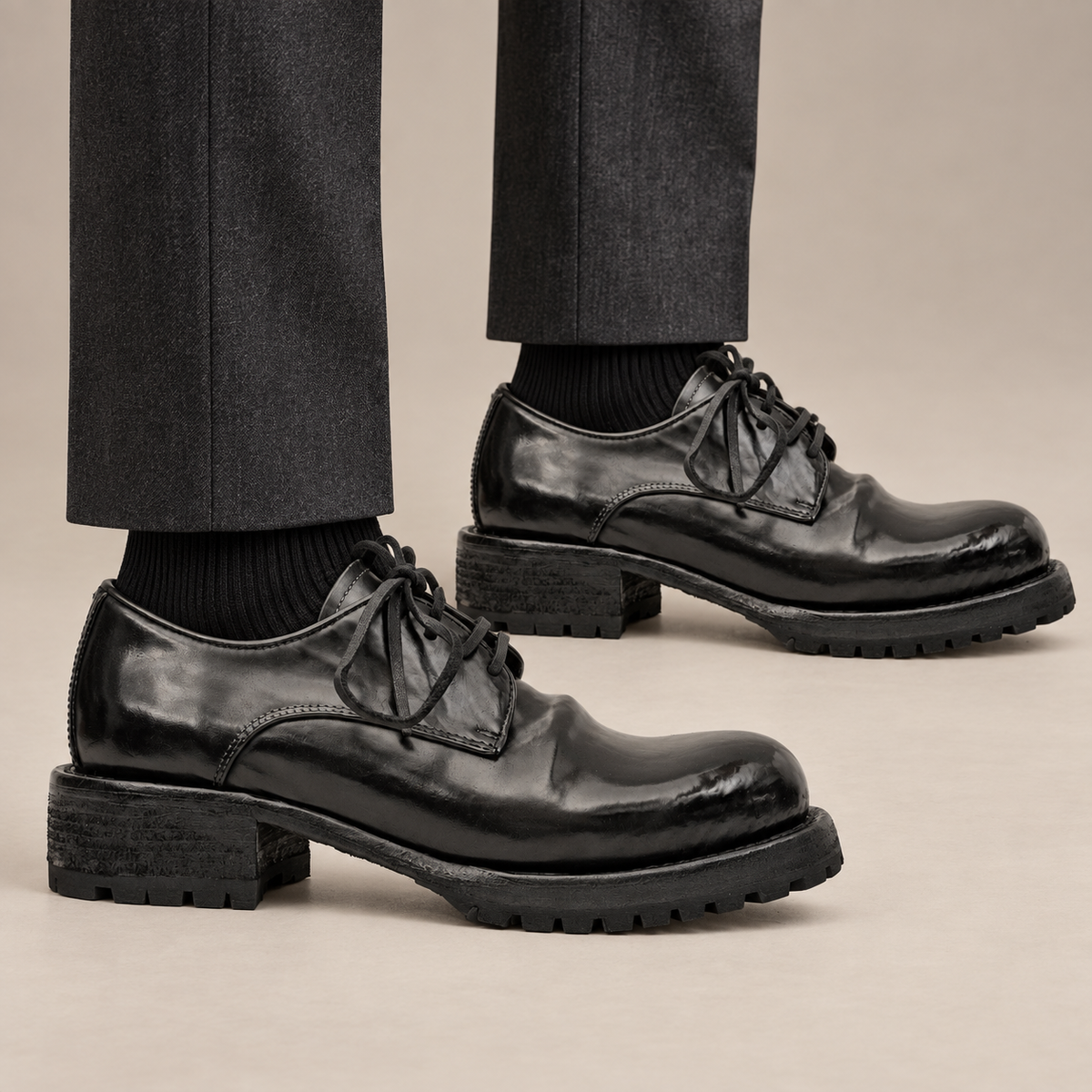 DIVINCH 262209B jet-black washed horse leather lug-sole Derby shoes on foot