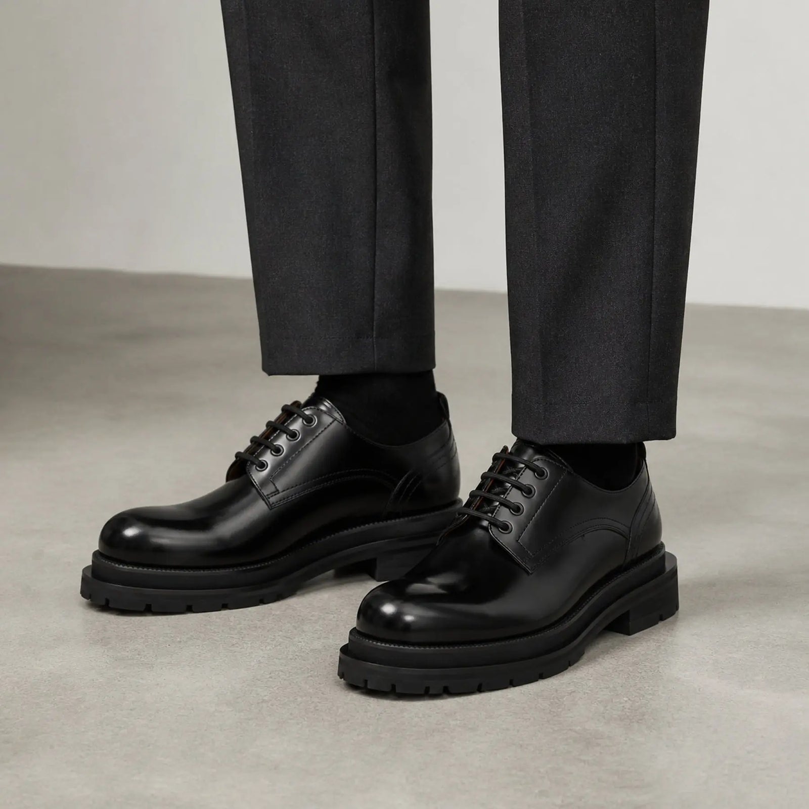 DIVINCH black polished lug sole derby shoes on foot