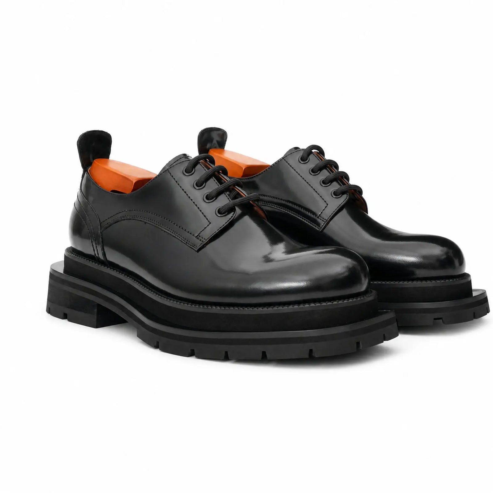 DIVINCH black polished lug sole derby pair front three-quarter view