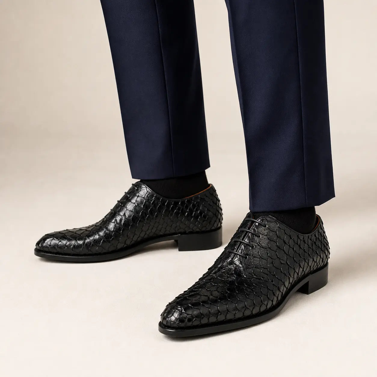 DIVINCH Black Python Oxford on-foot studio view