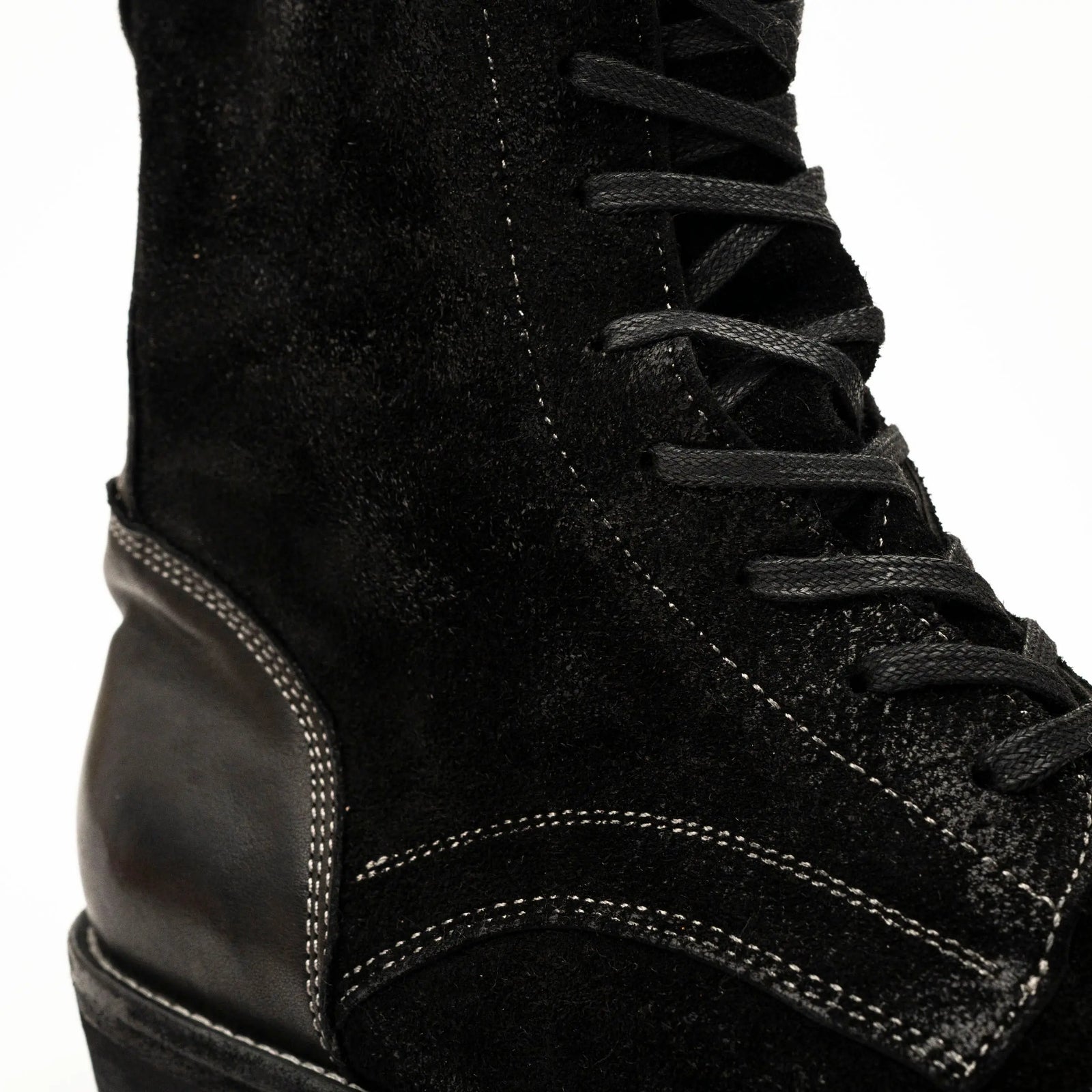 DIVINCH 5002B black lace-up boots upper and heel detail