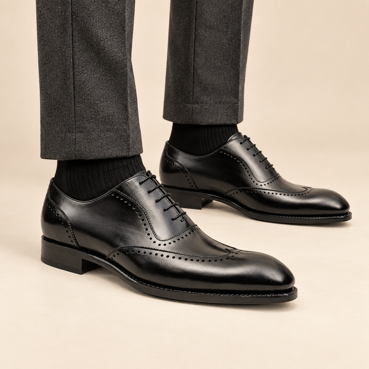 DIVINCH D802 black leather wingtip Oxford shoes on-foot hero