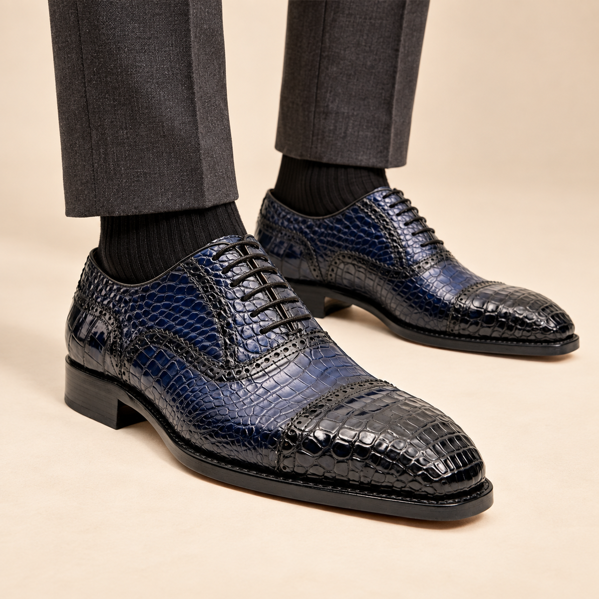DIVINCH E810 dark blue crocodile cap-toe Oxford shoe on foot