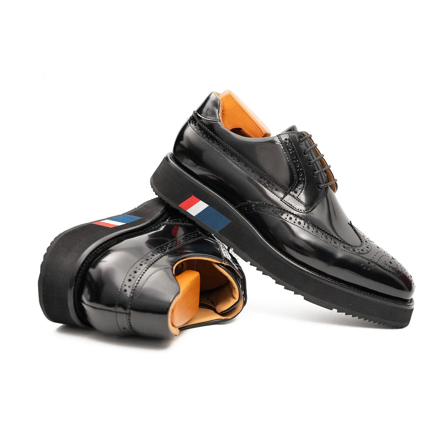 Scarpe derby con tacco alto e punta a coda di rondine traforata