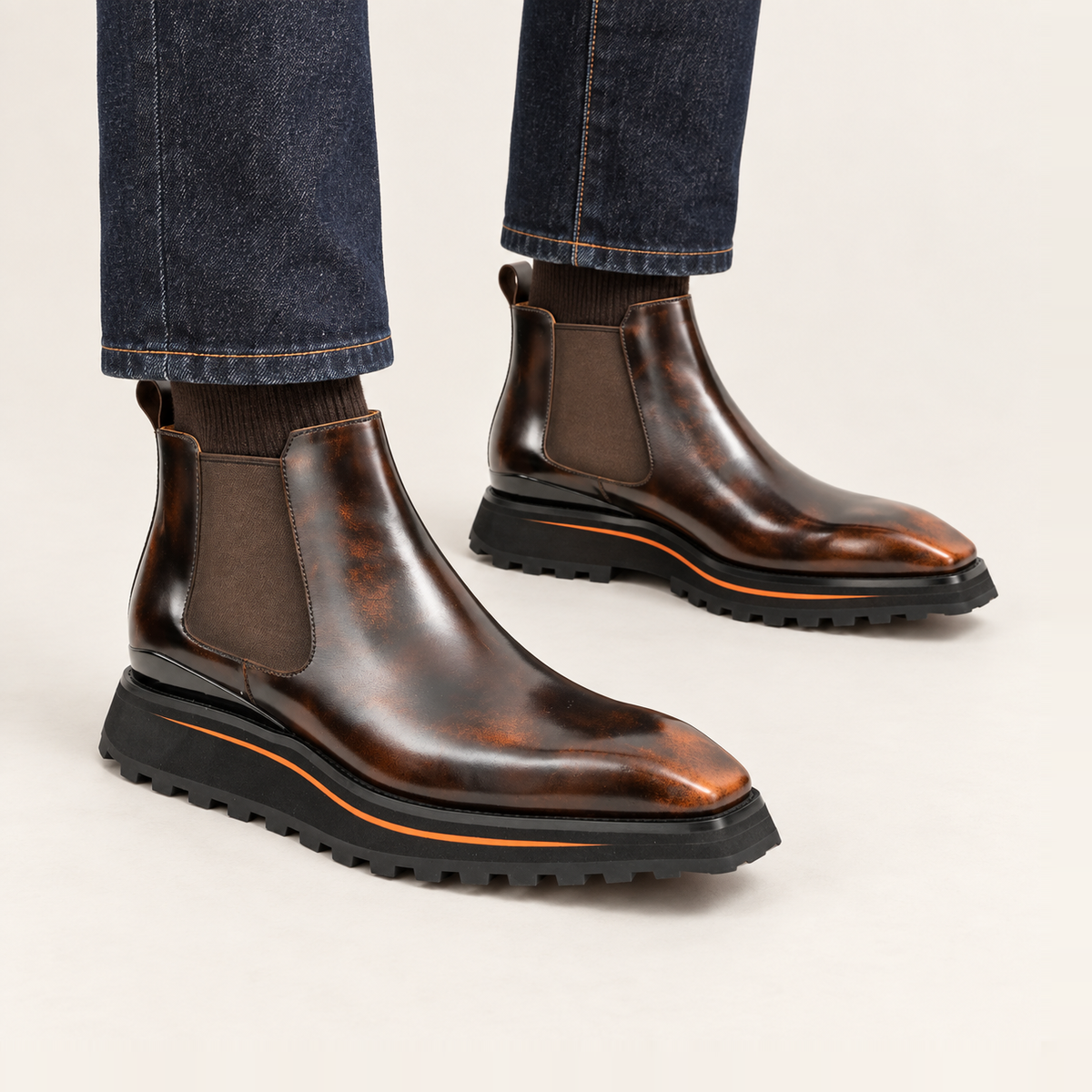 DIVINCH 2898KD brown plain-toe Chelsea boots on foot