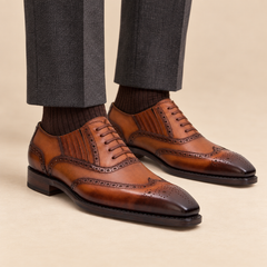 Brown square-wingtip Oxford shoes with ribbed sides on model lower legs, DIVINCH D836