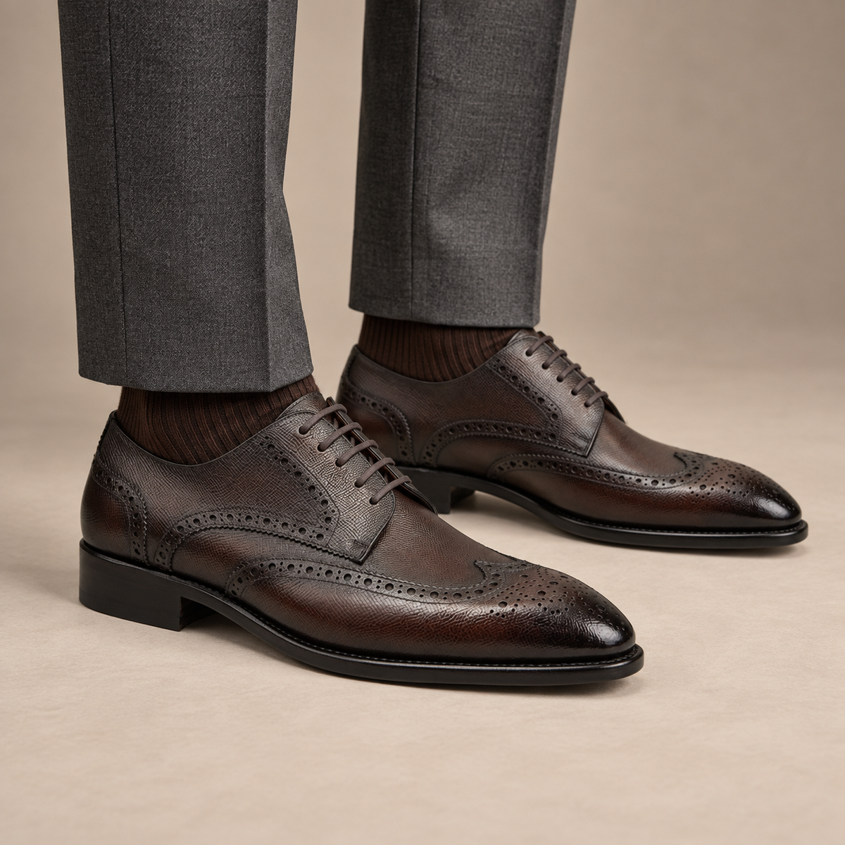 DIVINCH brown textured wingtip Derby shoes on foot