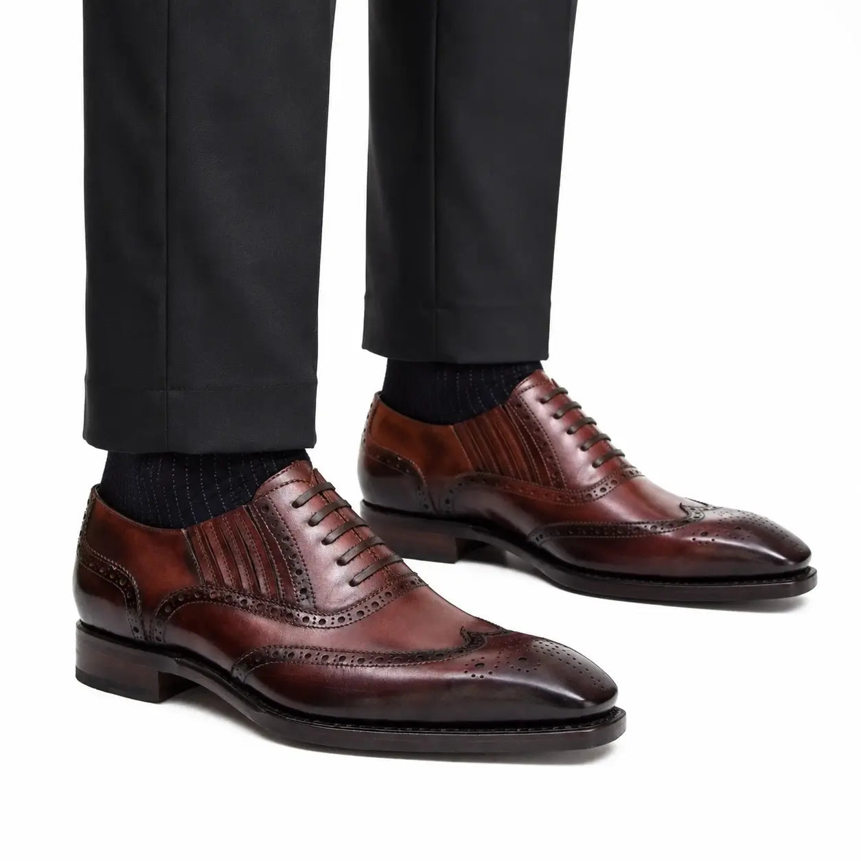 Scarpa Oxford bordeaux con motivo brogue