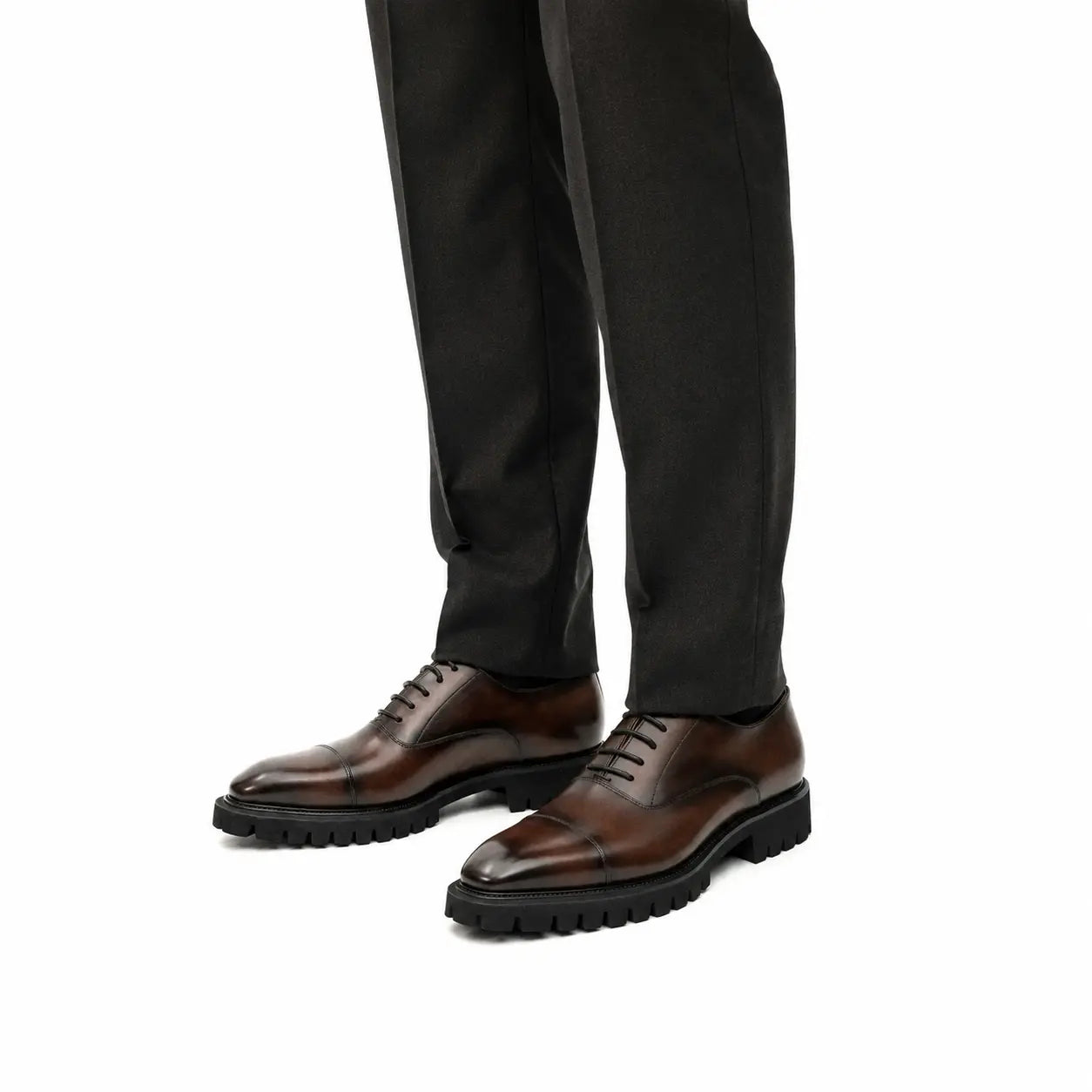 Gebürstete braune Gummisohlen-Oxfords