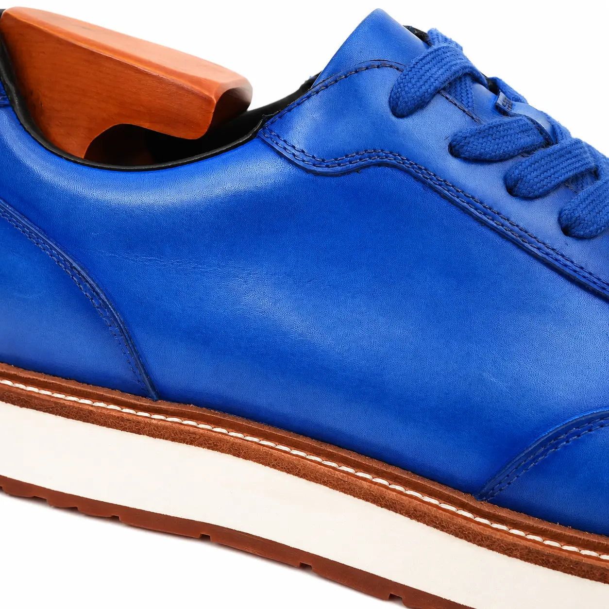 Sneaker Derby con plateau color cobalto brunito