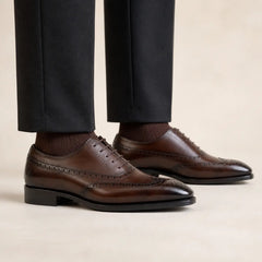 DIVINCH burnished brown wingtip Oxford on foot — warm studio side profile