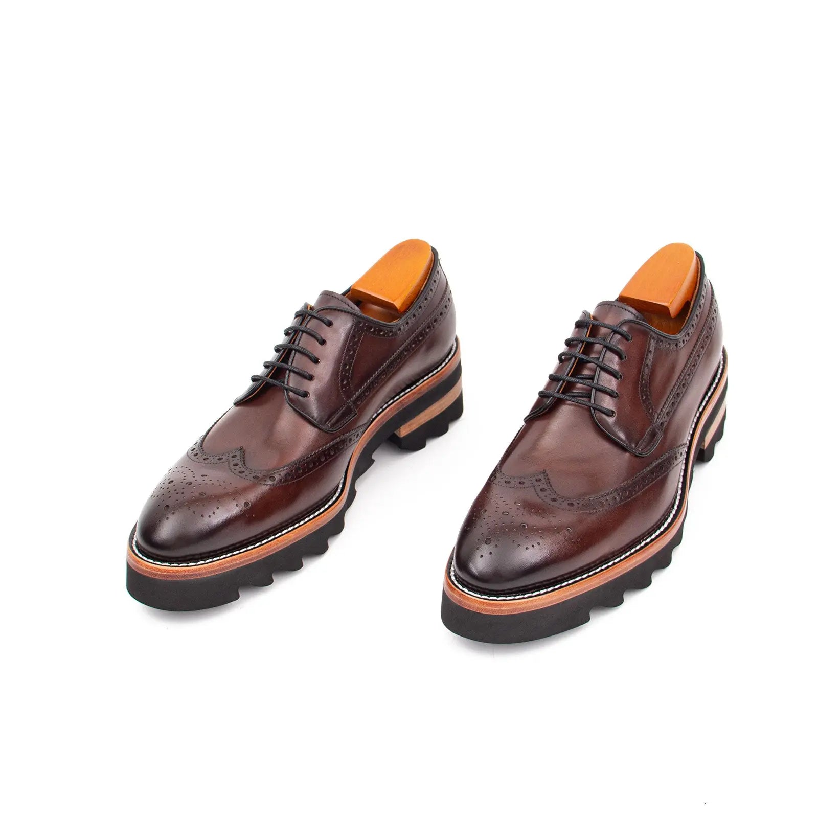 Calfskin Brogue Derby Shoes with Unique Leather Divinch