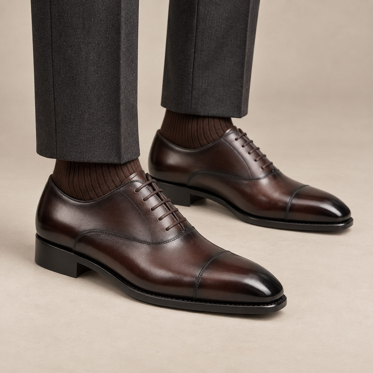 DIVINCH dark brown cap-toe Oxford shoes on foot