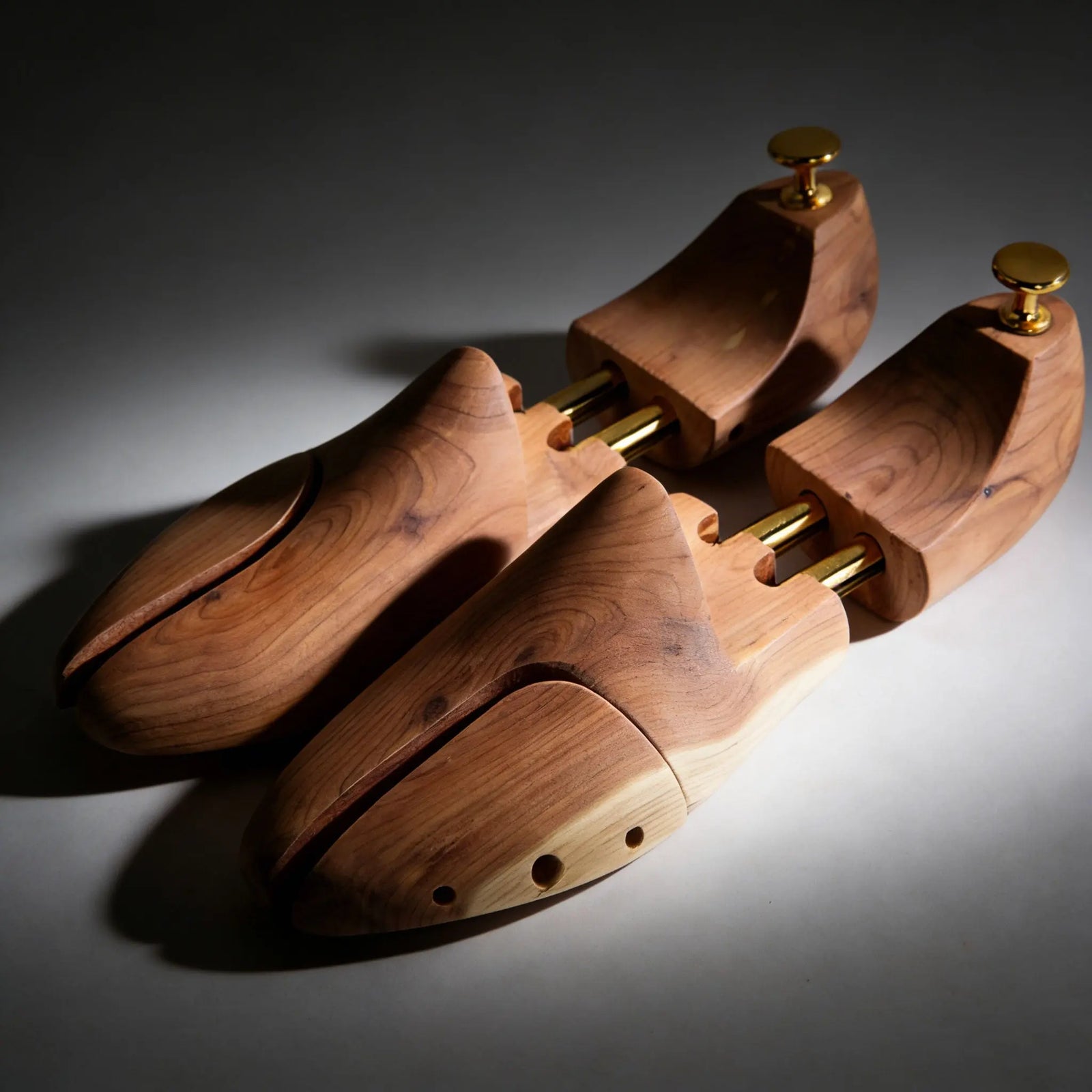 Cedar Wood Shoe Tree Divinch
