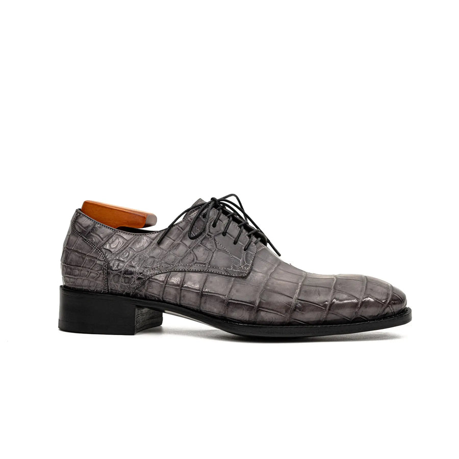 Derby en cuir texturé crocodile couleur charbon