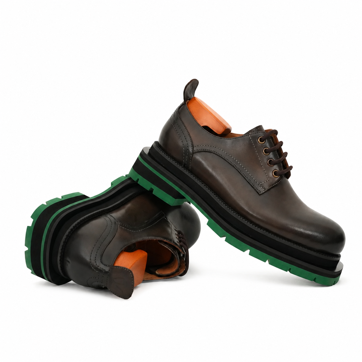 Baskets à plateforme en cuir patiné vert