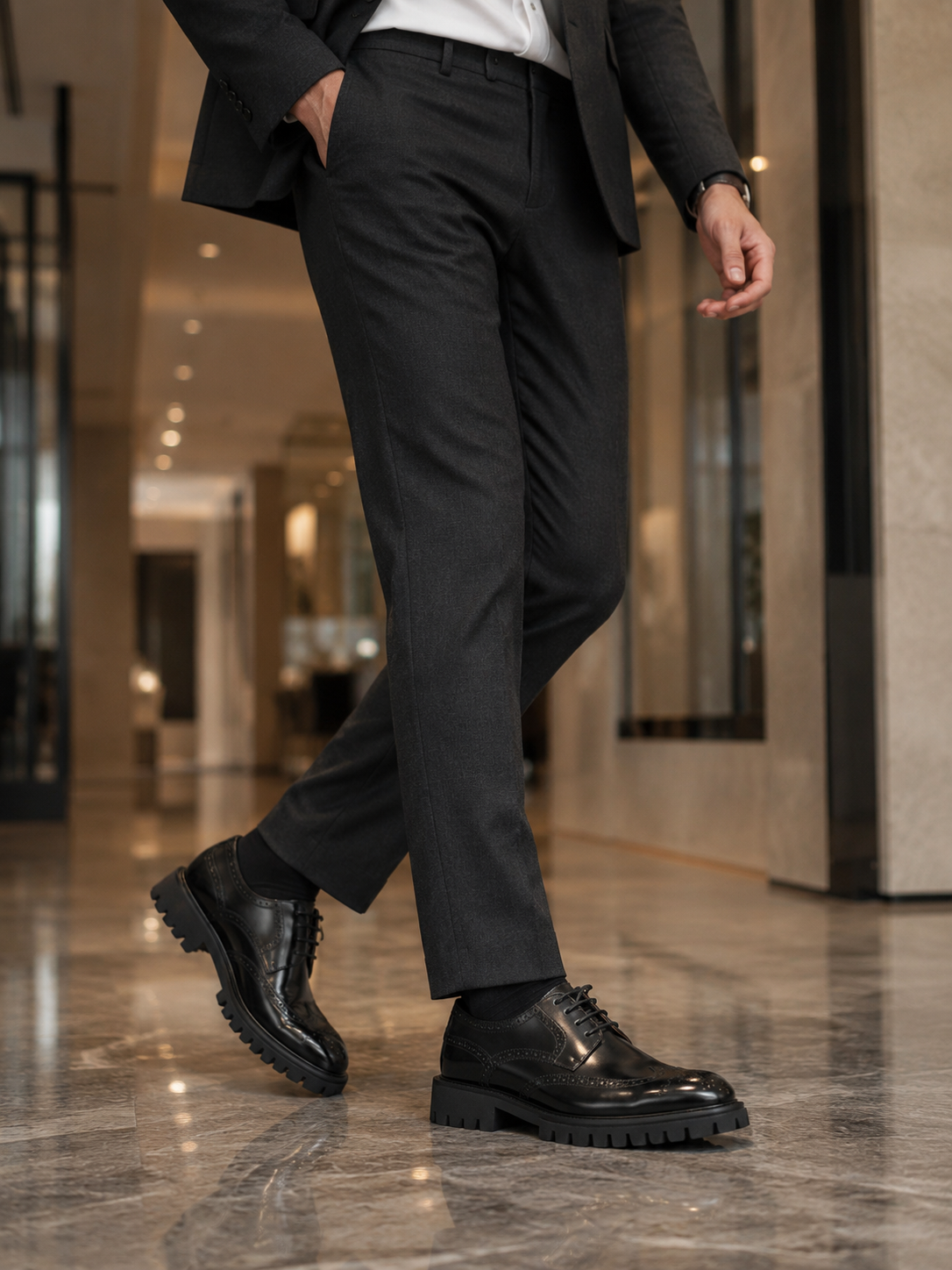 أحذية دربي بروغ سوداء ذات طرف على شكل جناح للرجال outfit scenario